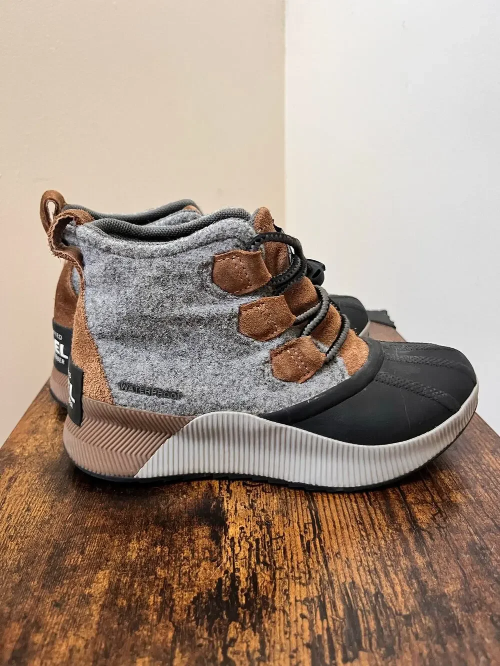 Sorel Kids Out N About Classic Waterproof Lace Up Boots Size 1 Unisex Flaw